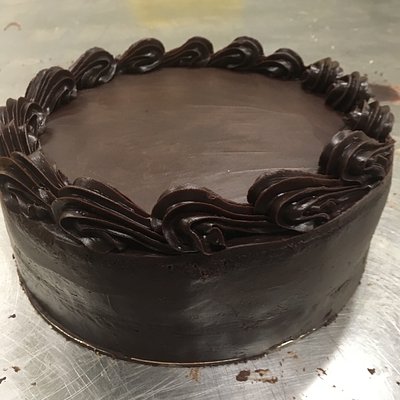 Standard 8inch Mudcake Covered & Filled With Ganache 