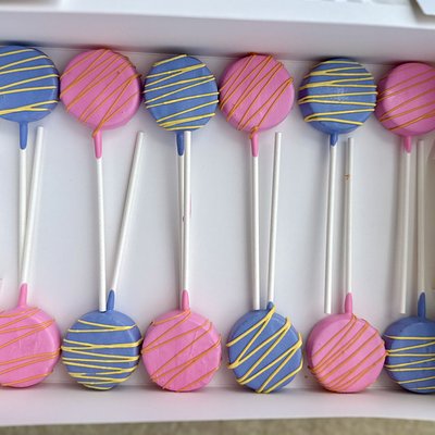 Cake Pops With Simple Drizzle