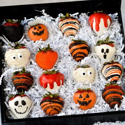 Halloween Themed Chocolate Covered Strawberries 