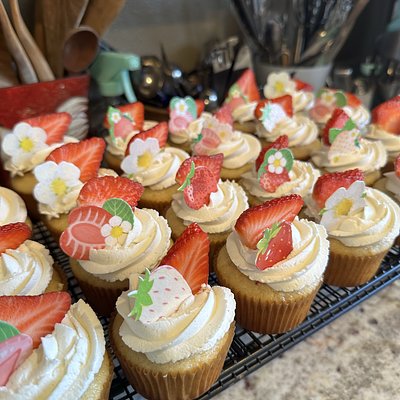 Strawberry Shortcake Cupcakes 12 Pack