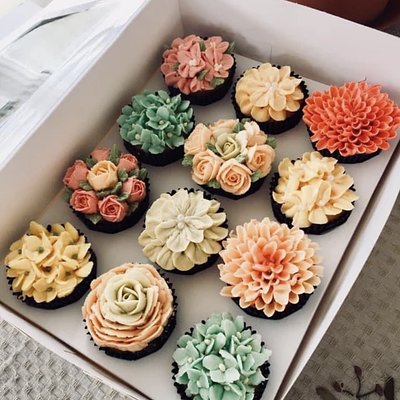 Floral Box Gourmet Filled 12