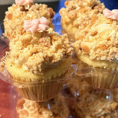 Almond Amaretto Crunch Cupcake(12)