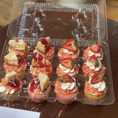 Dozen cupcakes 