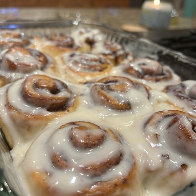 12 Large Cinnamon Rolls 