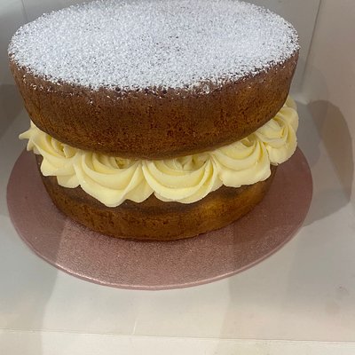 Classic Victoria Sponge Cake 