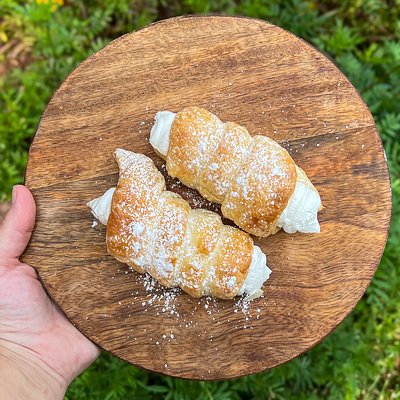2 Pack Cream Horns 