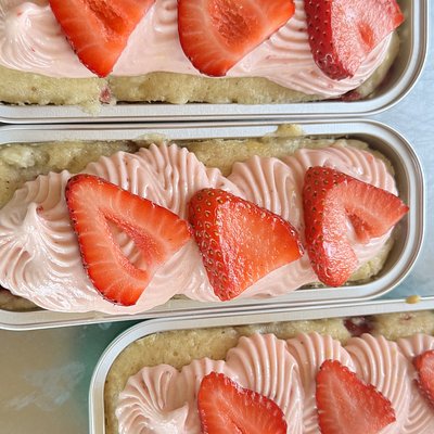Strawberry Lemonade Cake 