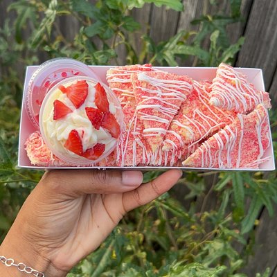 Strawberry Crunch Nachos 