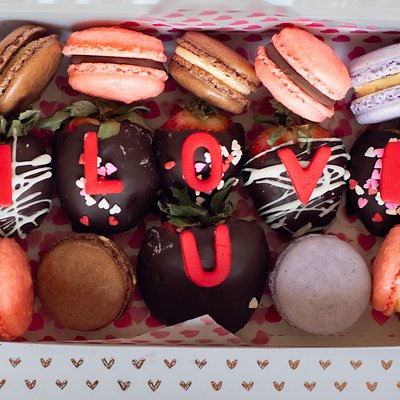 Valentine’s Day French Macarons Strawberries Box Of 12 Message Edible Cut Out Letters   Gift Box 12