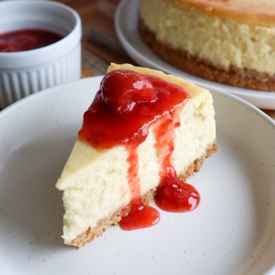 New York Cheesecake With Strawberry Sauce