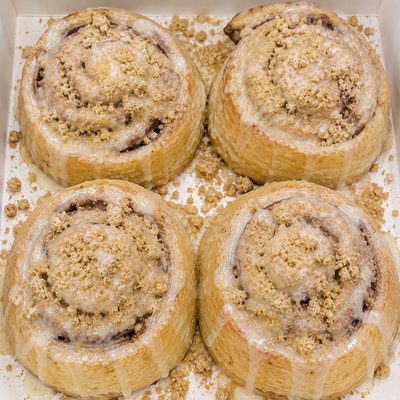 Peach Cobbler Cinnamon Roll 