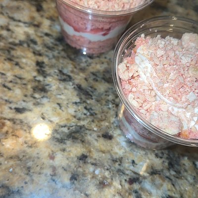 Strawberry Crunch Cake 