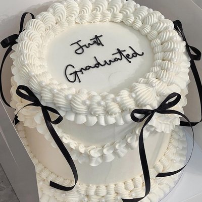 Graduation Cake (customized) 