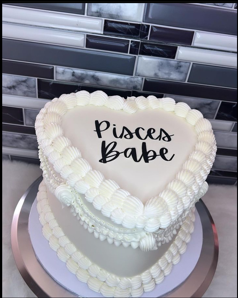 8” Vintage Heart Cake