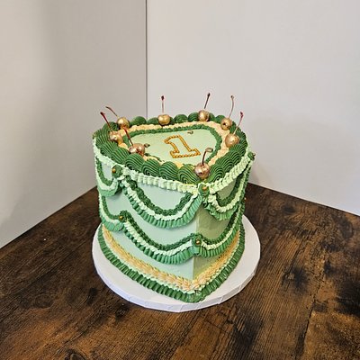 6" Vintage Heart Cake