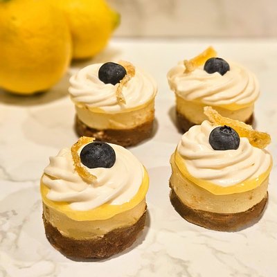 Lemon Cheesecake With Lemon Curd