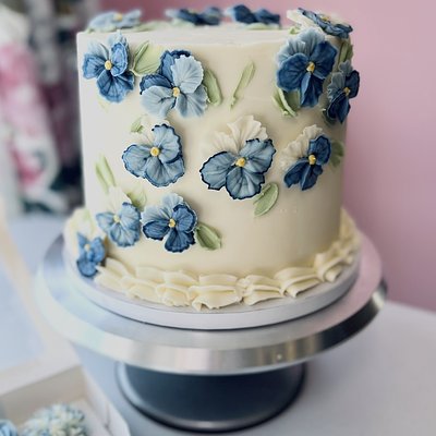 8 inch blooms cake