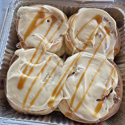 Carmel Apple Cinnamon Rolls 