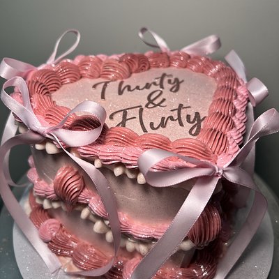 8” Heart Cake 3 Layer (30-35 Servings)