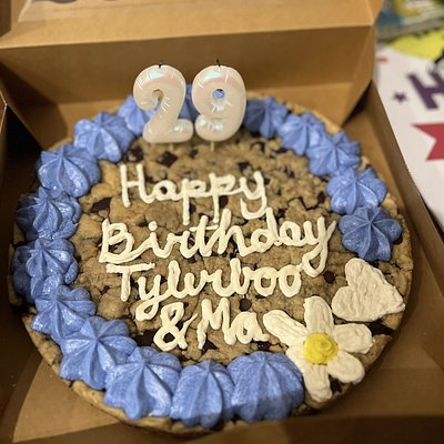 Signature Chocolate Chip Cookie Cake (11”)