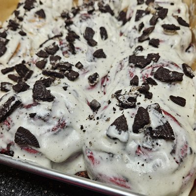 Red Velvet Oreo Rolls 