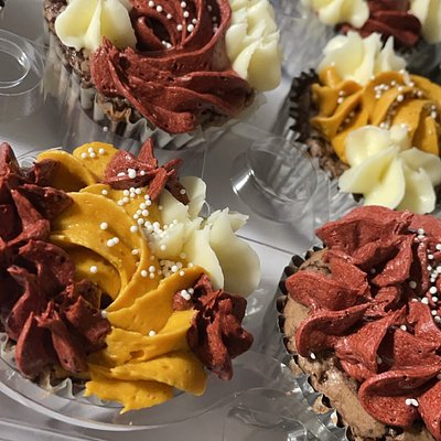 Custom Cupcakes: BEST SELLER 1 Dozen, Buttercream Icing
