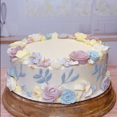 Custom 8” Cake 10-15 Servings