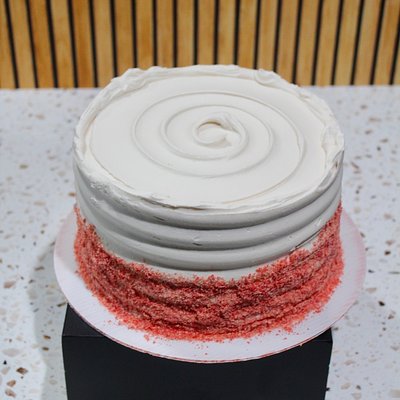 Strawberry Crunch Cake 