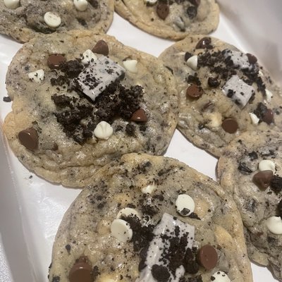 Cheesecake Stuffed Cookies And Cream Cookies 