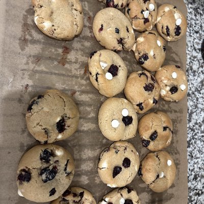 White Chocolate & Cranberry Cookies - 4 Cookies 