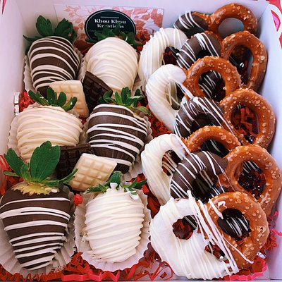 Chocolate Strawberries And Chocolate Pretzels