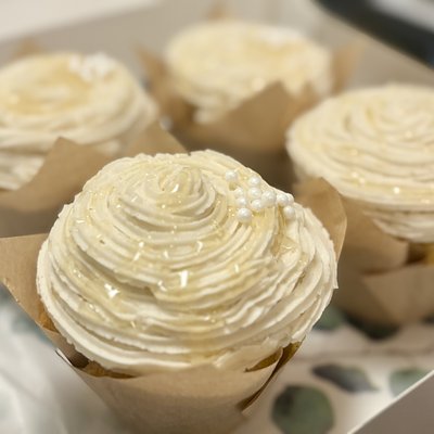 4 Jumbo Honey Vanilla Cupcakes 