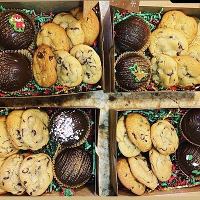 cocoa bomb and cookies treat box 