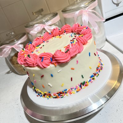 Funfetti Cake 🌈 8” 2-Layer • Serves 16-20