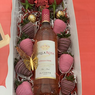 Cheers To Love Gift Box 