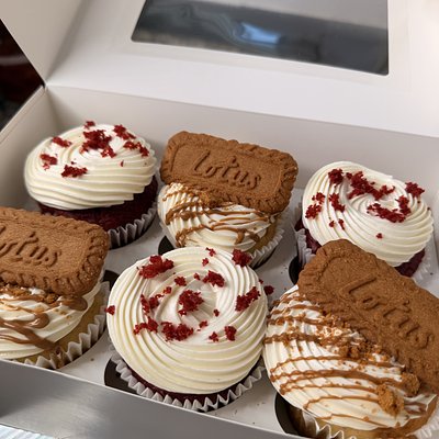 1/2 dozen cupcakes