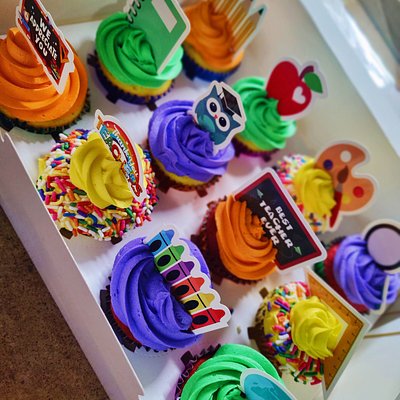24 Cupcakes With Decor 
