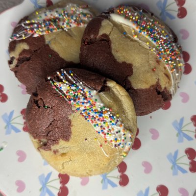 Red Velvet Stuffed Sugar Cookies 