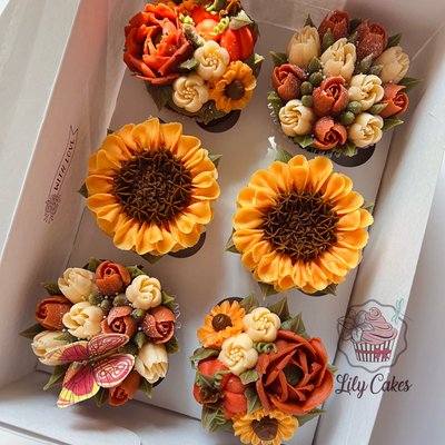 Box of 6 floral cupcakes for Thanksgiving! 🍁