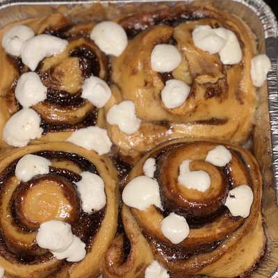 HOT COCOA CINNAMON ROLL (SEASONAL)