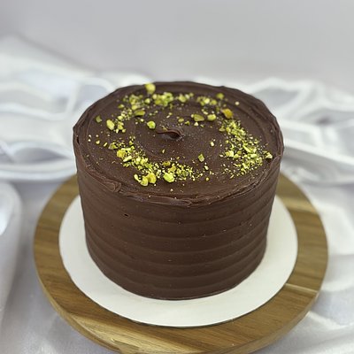 Dubai Chocolate Cake (Pastel) 🍫 