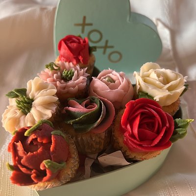Mini Floral Cupcakes