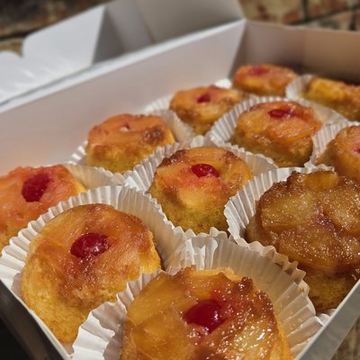 Mini Upside-down Pineapple Cakes 