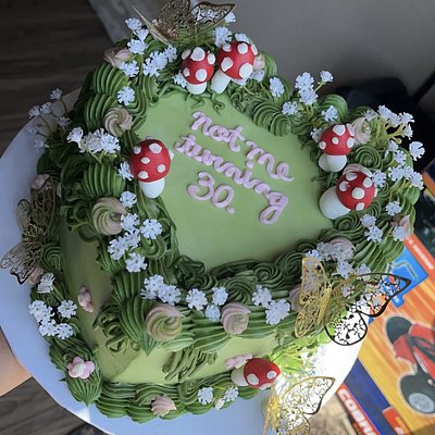 10” Heart Cake (20-30 Servings) 