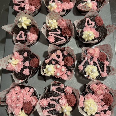 12 Pack Valentines Cupcakes 