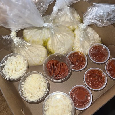 Pepperoni pizza kit