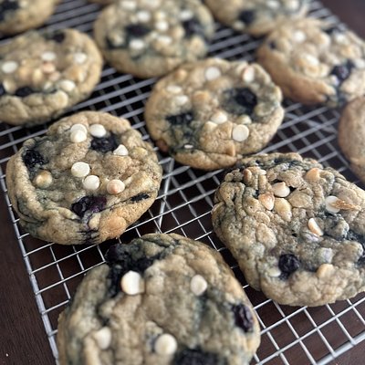 CLASSIC￼ white chocolate blueberry
