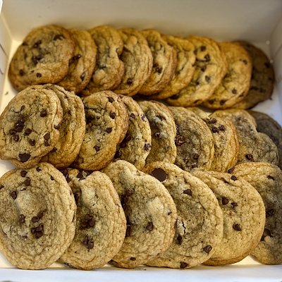 1 Dozen Chocolate Chip Cookies 