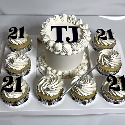 ✨ Custom Round Cake Bento Box ✨