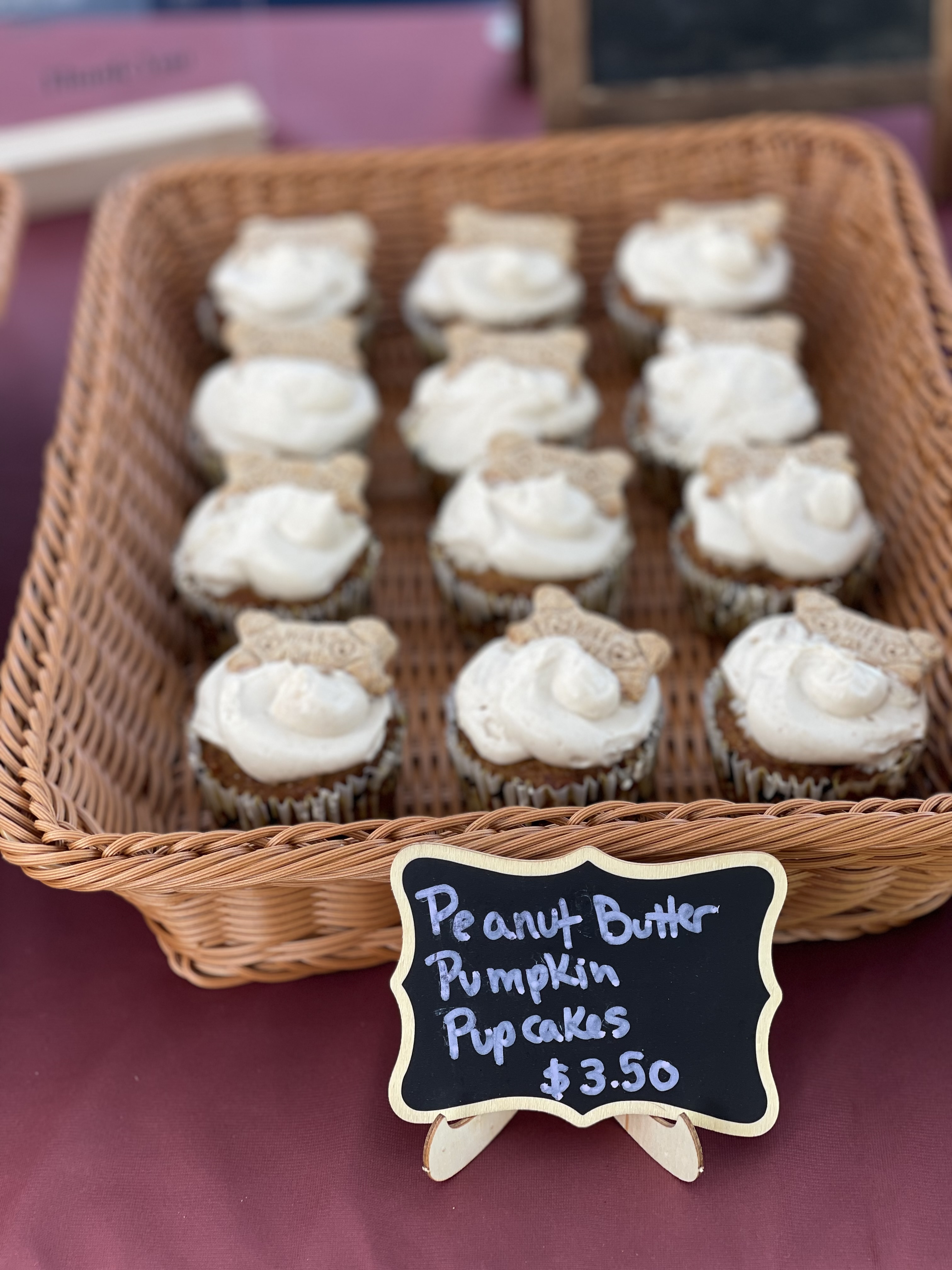 Peanutbutter pumpkin pupcakes